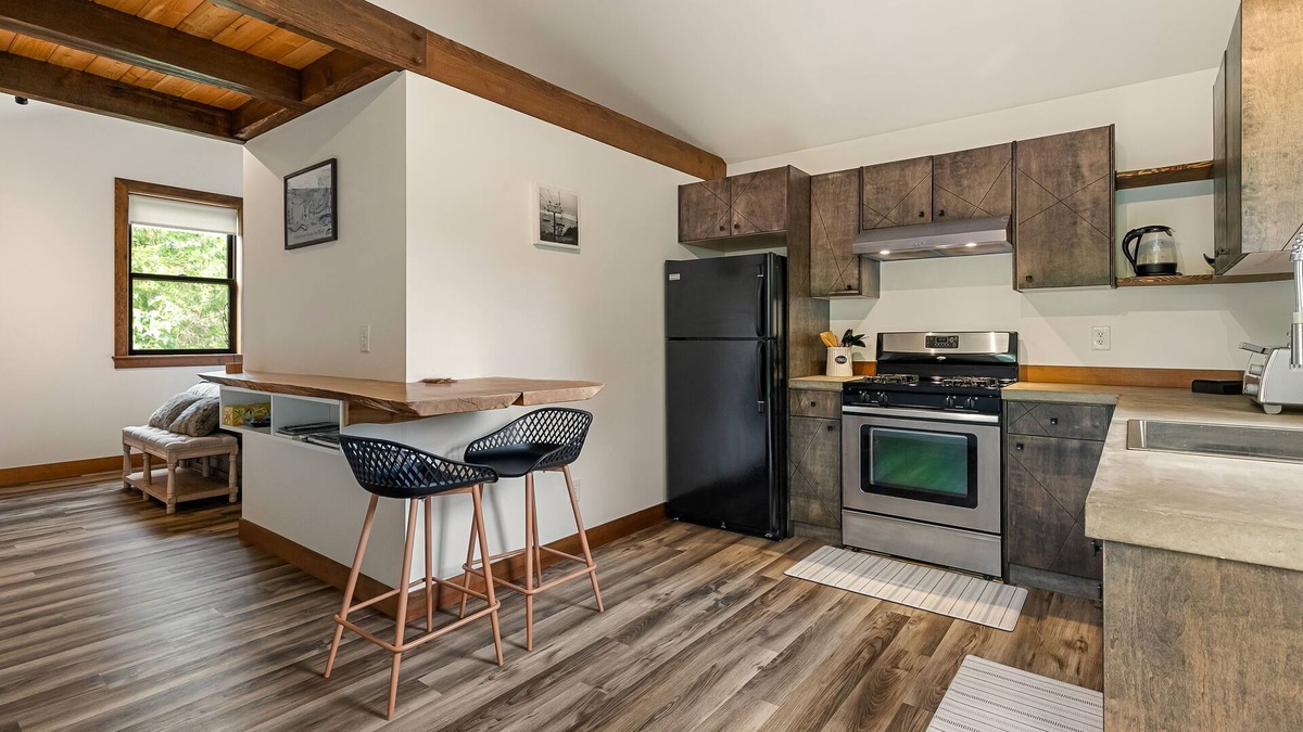 Cascade West Apartment | Cozy Studio Apartment Maple Falls, with Hot Tub