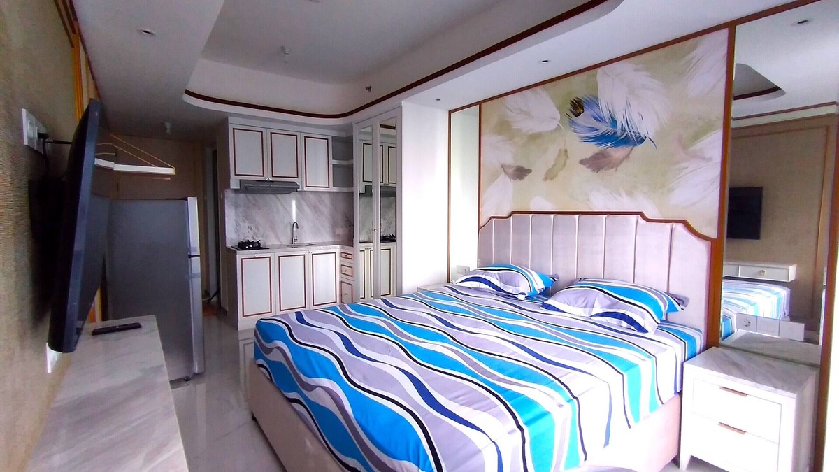 Surabaya Apartment | Cozy studio apartment above Pakuwon Mall Surabaya w/WiFi and Netflix to chill.