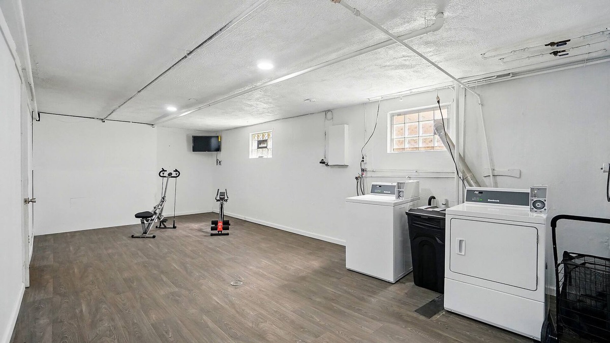 Roselawn Finance Apartment | Cozy Studio Apartment 10 min DTW