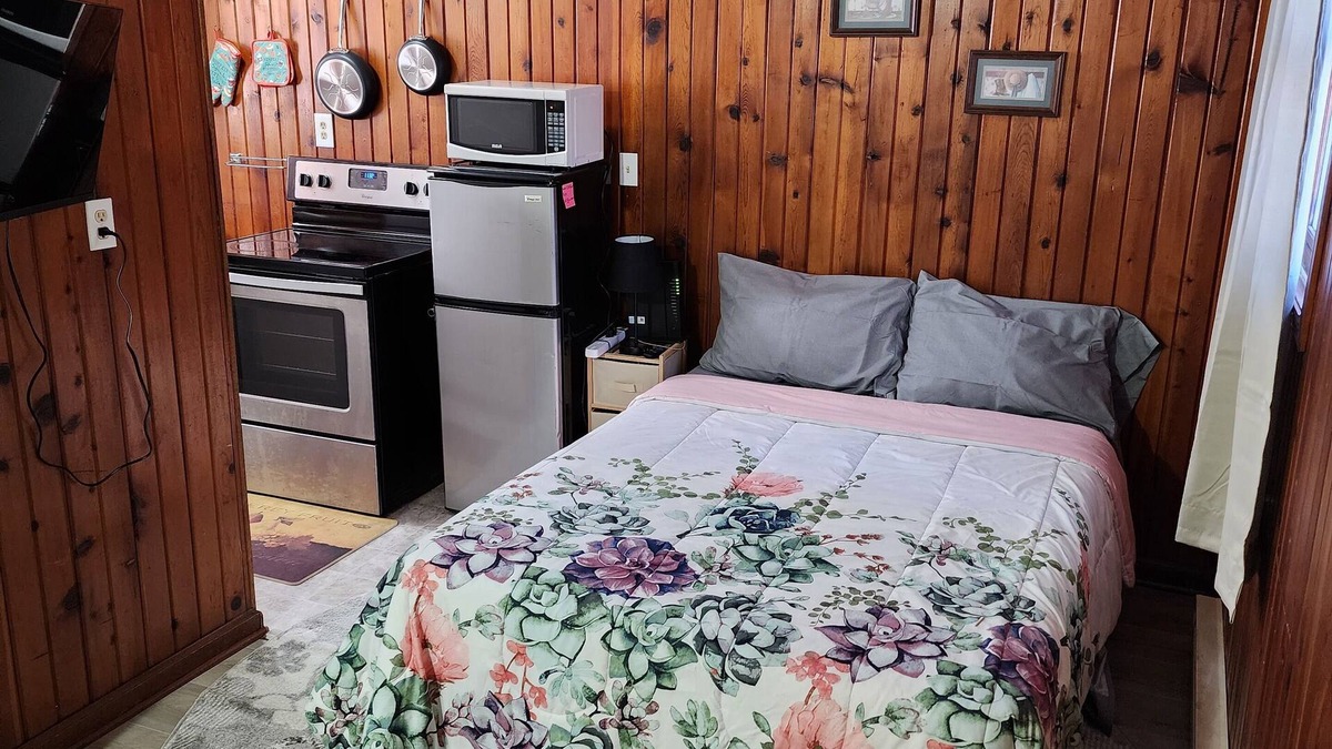 Mahomet Apartment | Cozy studio apartment near downtown Mahomet