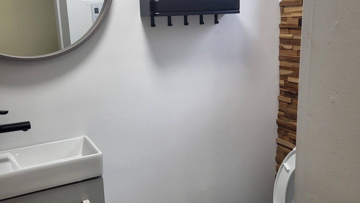 Nouveau-Rosemont Apartment | Cozy studio appartement in New Rosemont neighborhood near public transit.