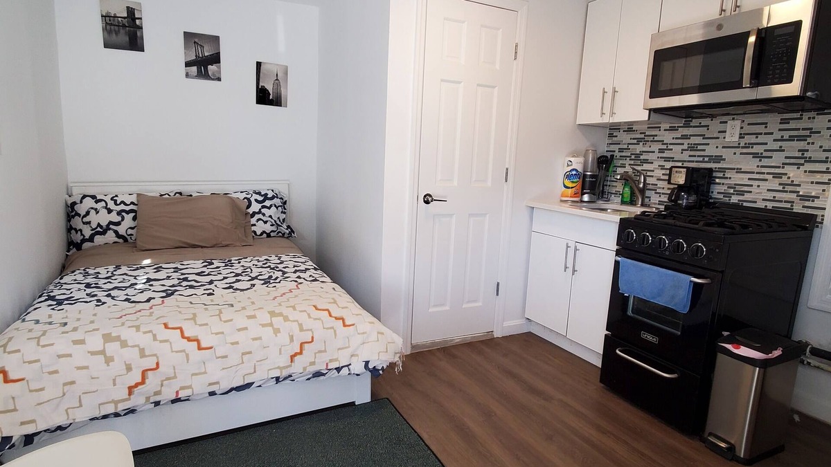 Queens Apartment | Cozy studio apt 30mins from Times square! in fabulous Queens