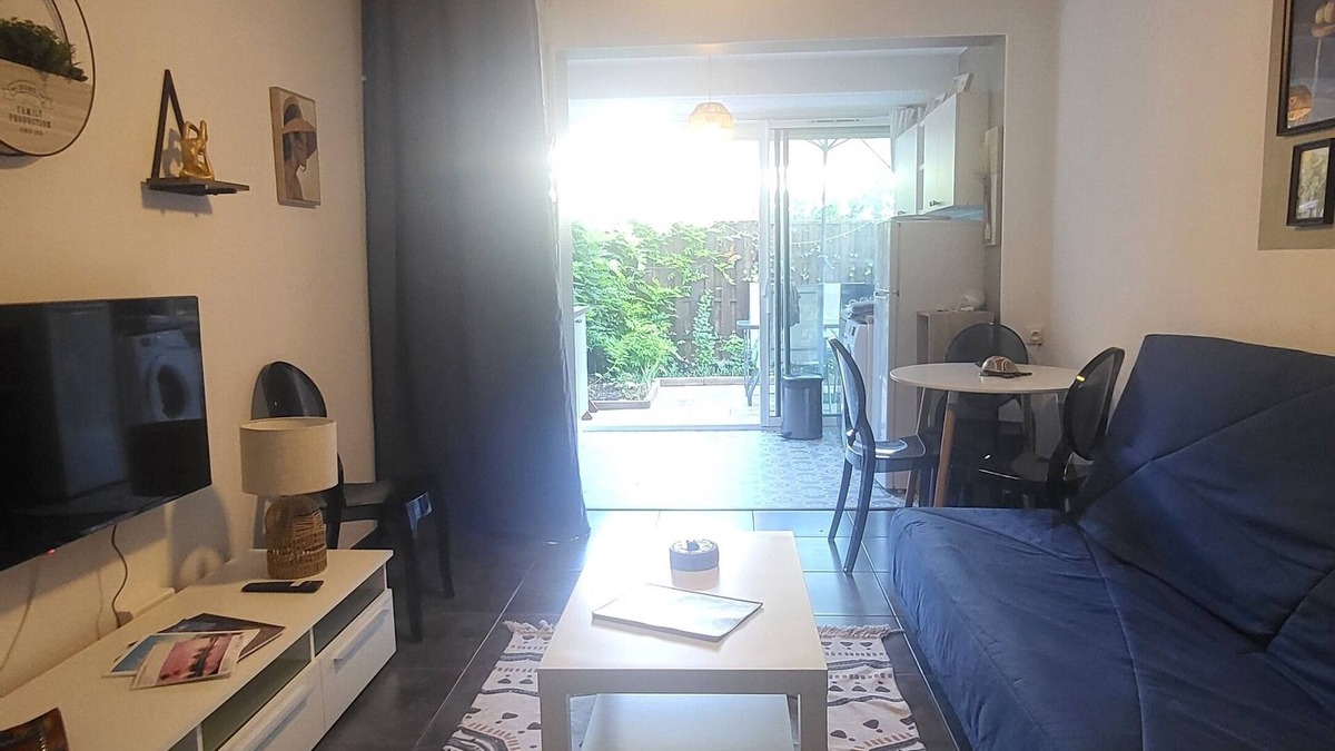 La Grande-Motte Apartment | cozy studio cabin, 4 people, private garden, near beach