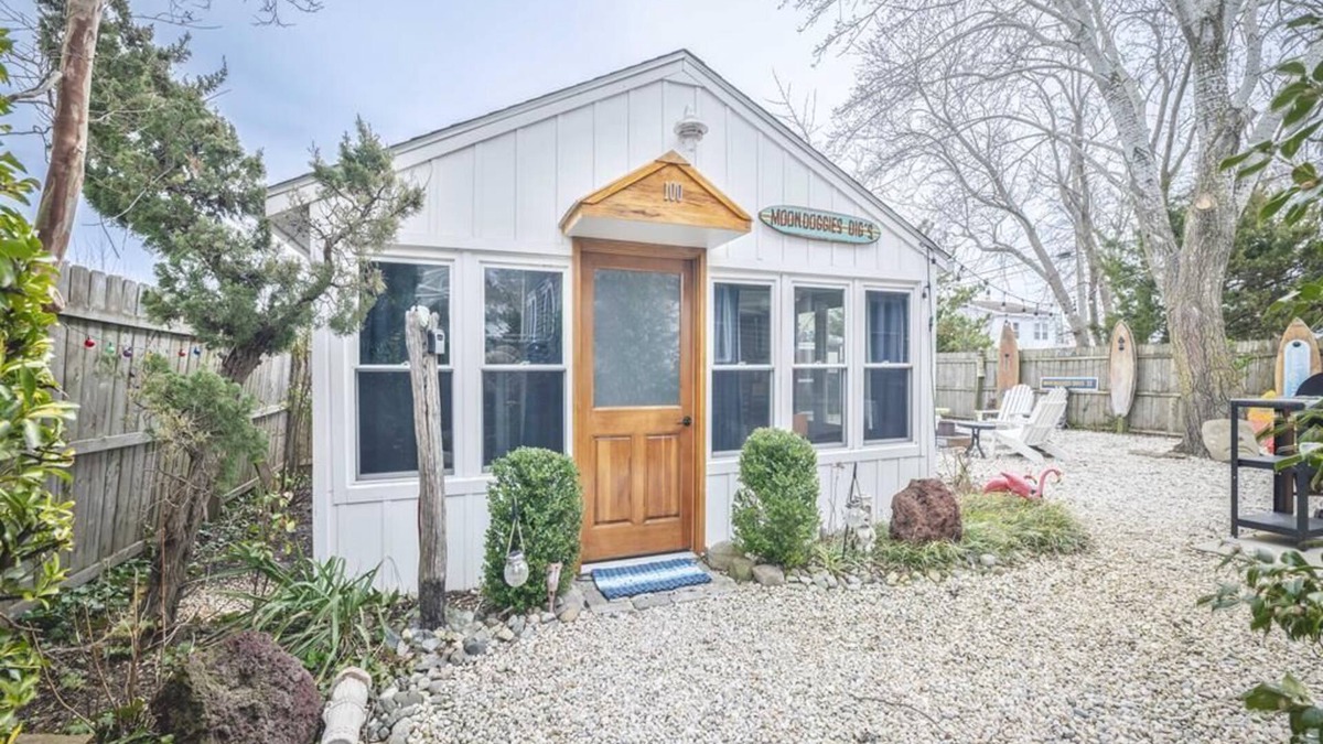 Villas Cabin | Cozy Studio Cabin w/Fire Pit Yard | Walk to Beach