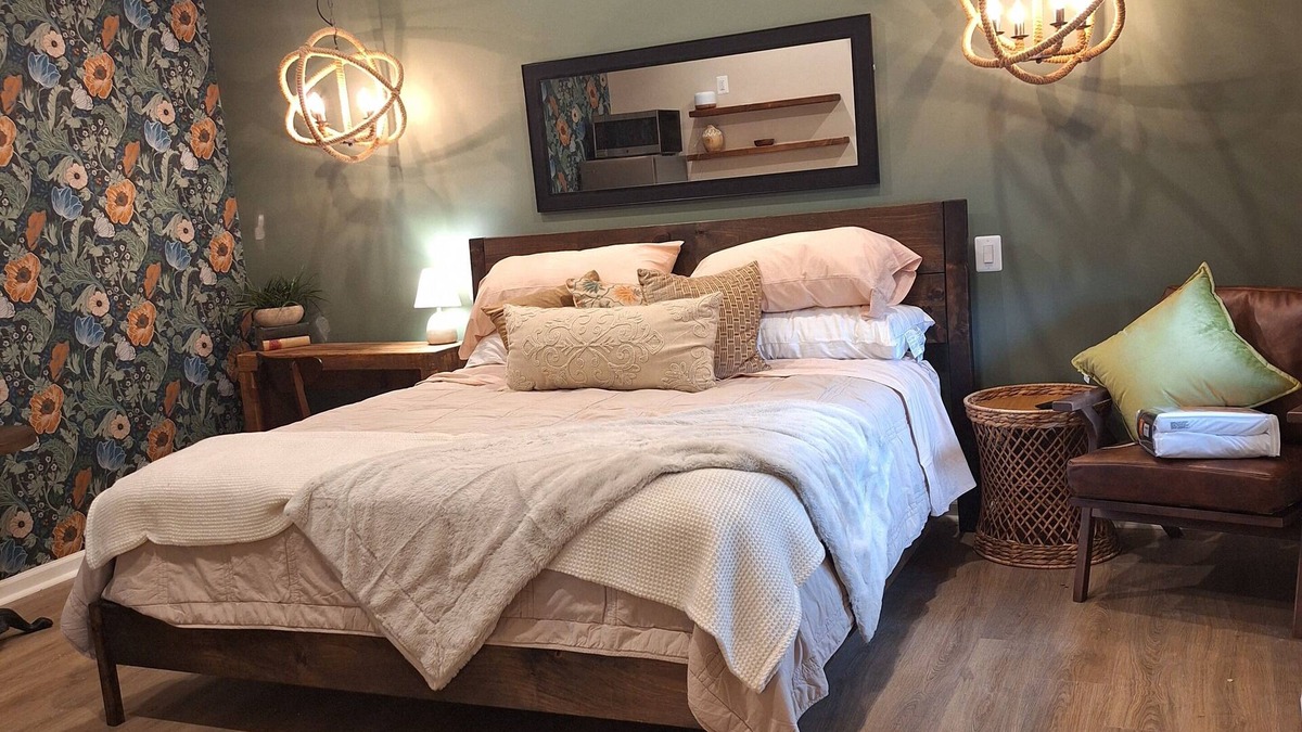 Front Royal Apartment | Cozy studio close to Skyline Drive, Hiking, and Main Street.