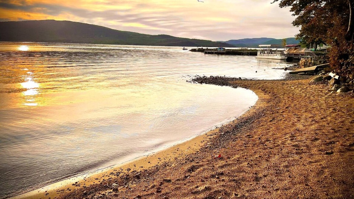 Bridgewater Cottage | Cozy Studio Cottage with shared private beach on Newfound Lake
