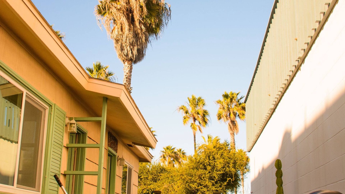 South Mission Beach Apartment | Cozy Studio/Flat Steps to Ocean745- Sleeps 2, great location next to Belmont Par