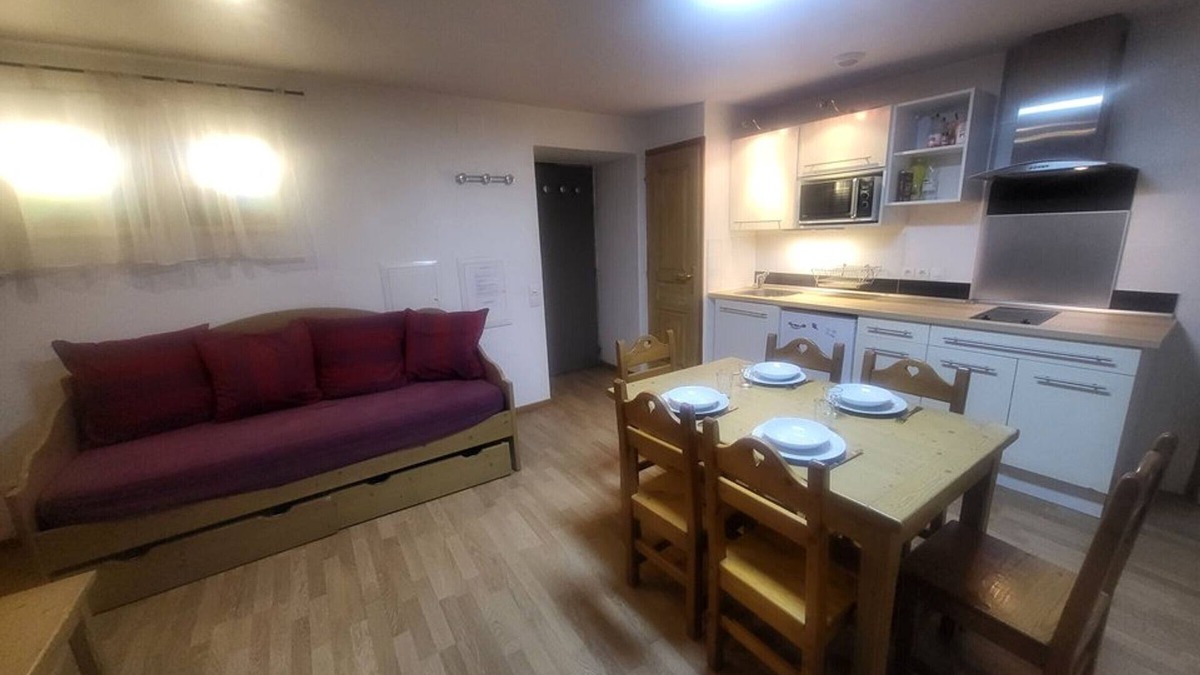 Montgenevre Apartment | Cozy studio for 4 on the slopes with WiFi in Montgenèvre
