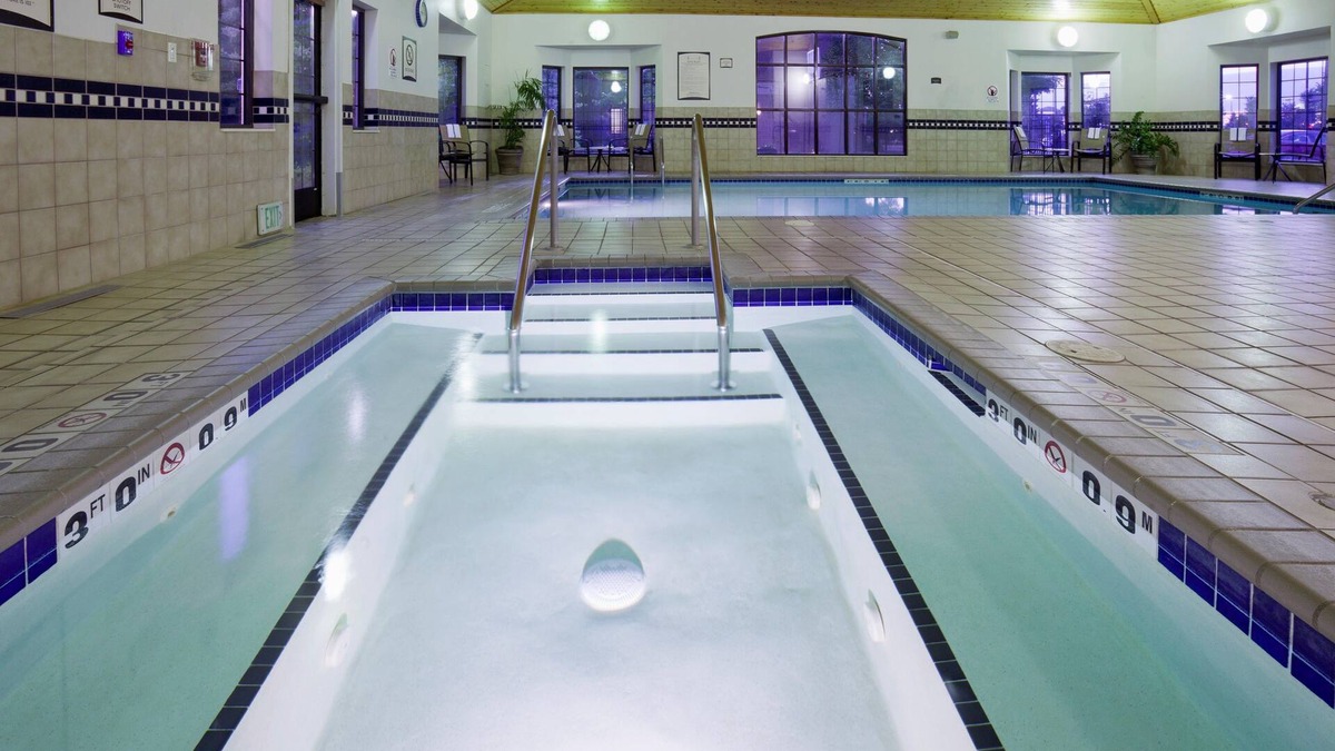 Maple Grove Apartment | Cozy Studio | Free Breakfast. Pool & Gym.