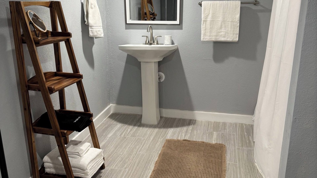 Dallas Apartment | Cozy studio in amazing Dallas with AC, WiFi