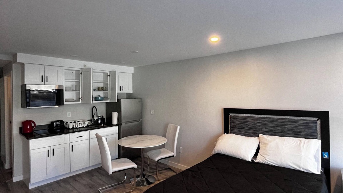 Downtown Hartford Apartment | Cozy Studio in charming Hartford with fitness room and AC, Free Parking