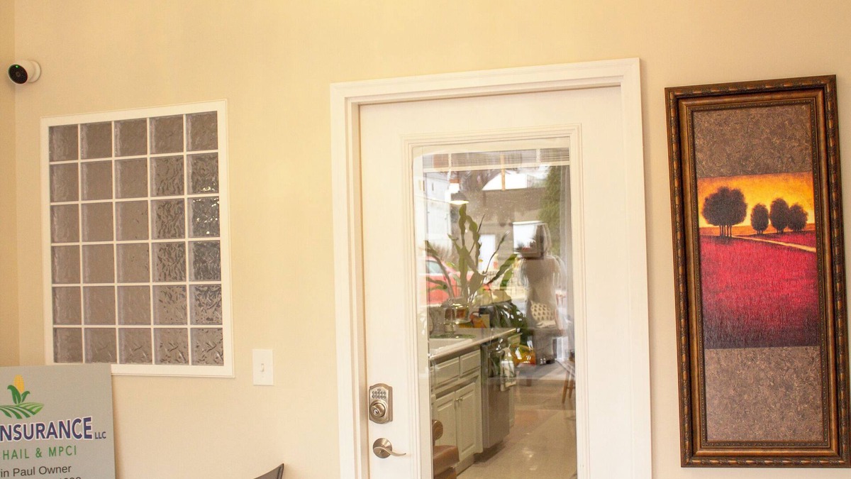 Glasgow Apartment | Cozy studio in downtown Glasgow MO, walking distance to boutiques, eating, wine