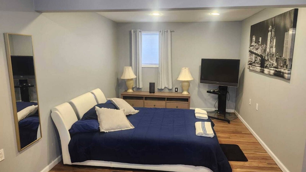 Island Park Apartment | Cozy studio in lovely Long Beach NY, Beach Passes,LIRR,stores, Outlets and more.
