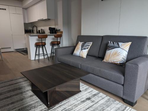 Quartier des Spectacles Apartment | Cozy Studio in Montreal's Quartier des Spectacles