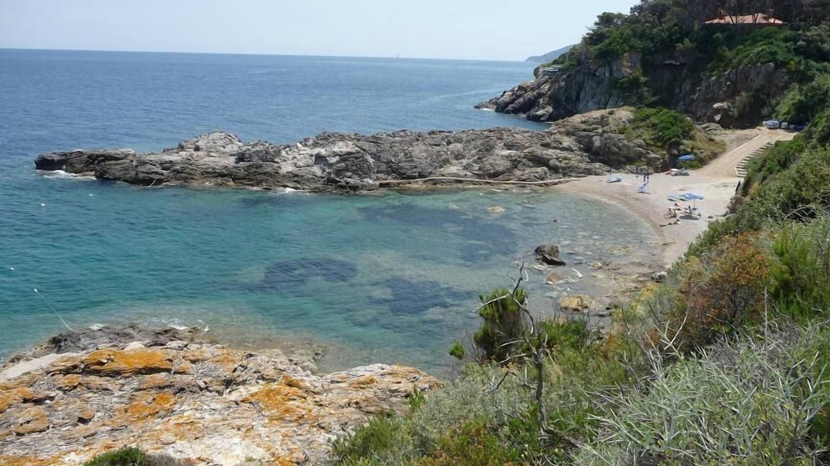 Capo D'arco Apartment | Cozy studio in the countryside, with balcony, sea view.