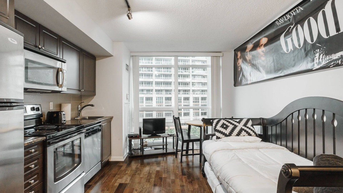 Bathurst Quay House | Cozy Studio in the heart of Toronto