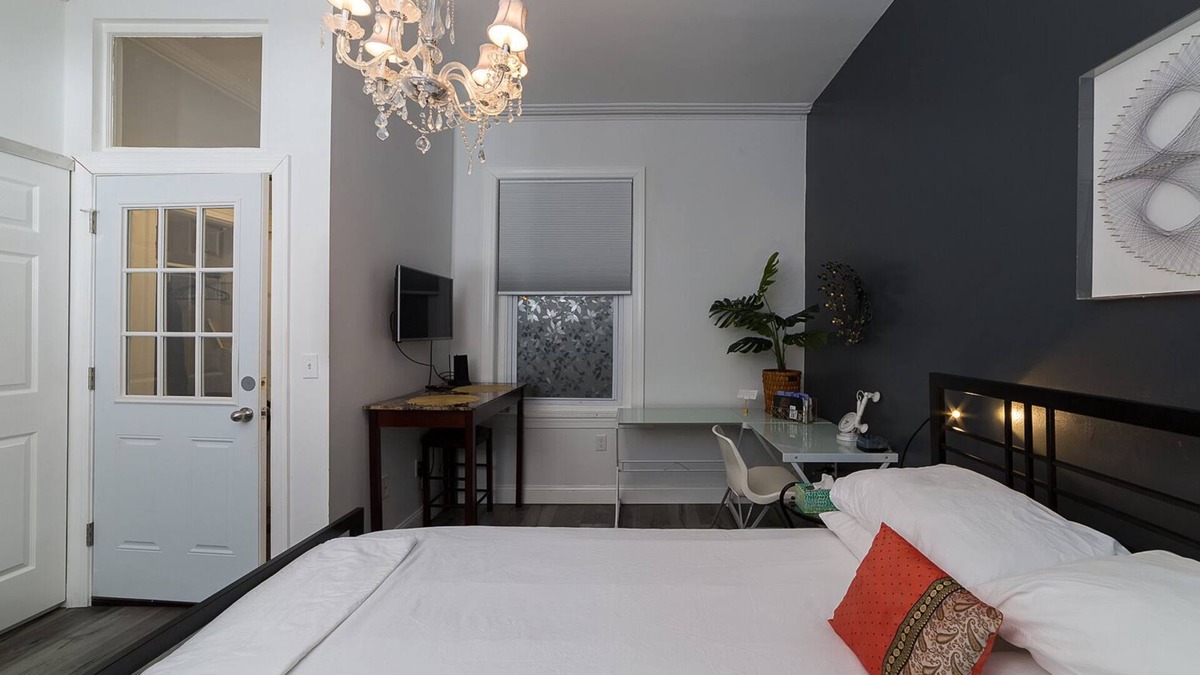 Spruce Hill Apartment | Cozy Studio in University City!