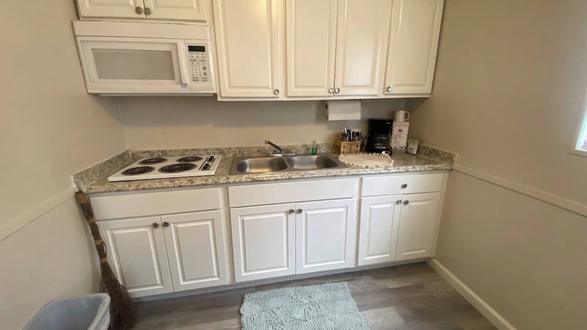 Cleveland Apartment | Cozy studio in wonderful Cleveland with fishing and nature!