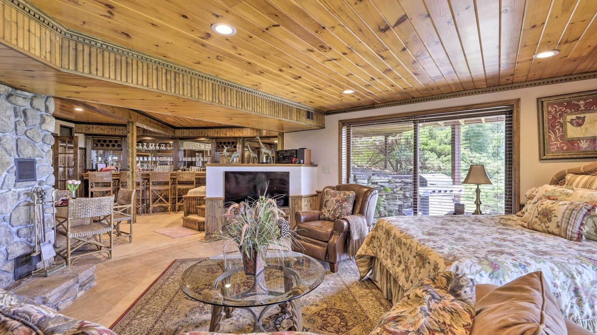 Montville Apartment | Cozy Studio: Indoor Hot Tub & Inground Pool Access