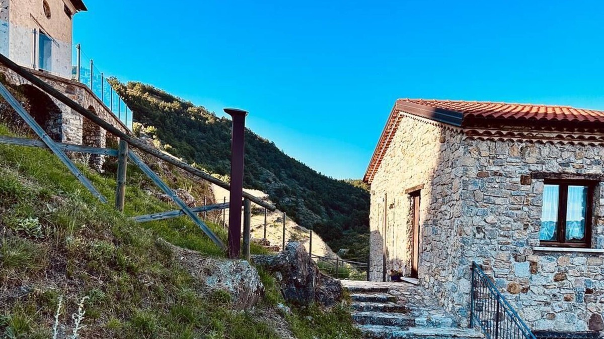 Sasso di Castalda House | Cozy studio apartment in Sasso di Castalda, near Ponte alla Luna.