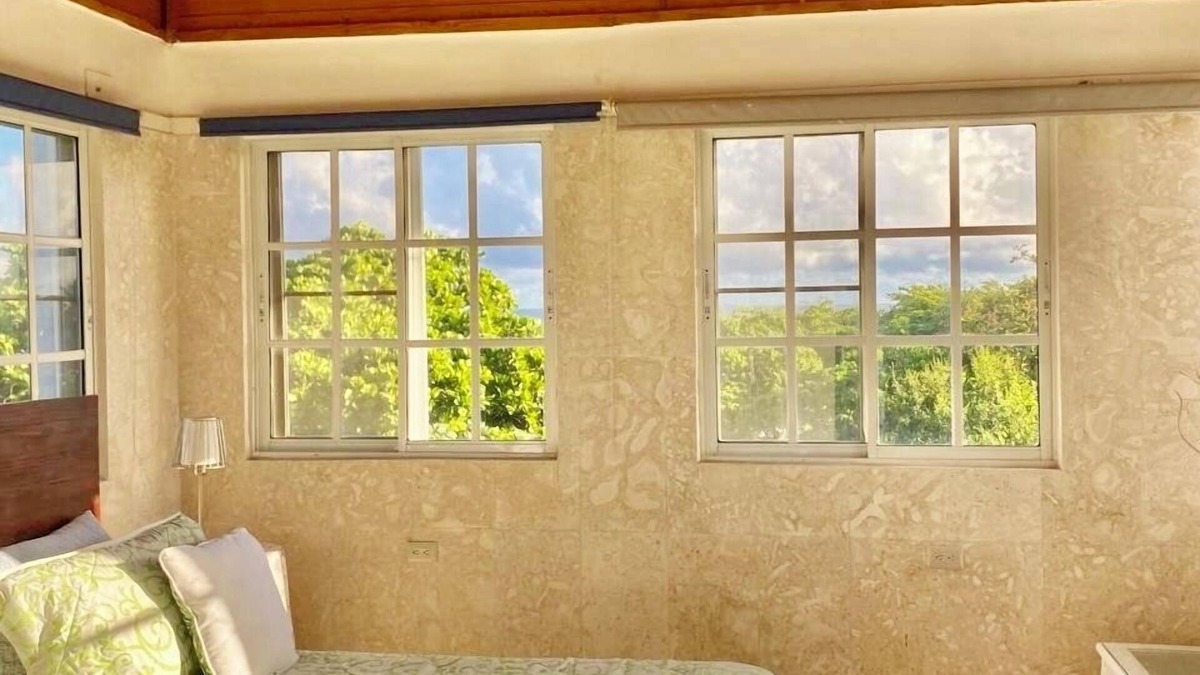 Ensanche Miramar Apartment | Cozy Studio Near the Sea plus Terrace Reliable Wifi and Equipped Kitchen.