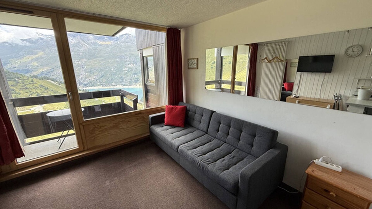 Le Lavachet Apartment | Cozy Studio Near Slopes and Shops with Balcony