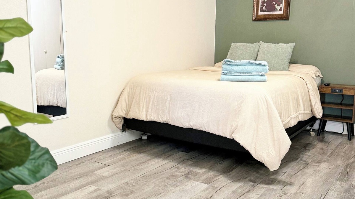 Carrollwood Apartment | Cozy Studio Near TPA Airport Highway Mall Central Peaceful Stay Disney+
