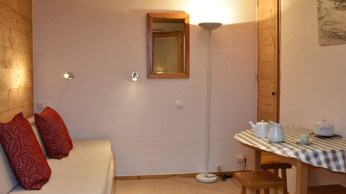Meribel Centre Apartment | Cozy Studio, Ski-In/Ski-Out, Near Shops & Restaurants, Méribel Centre