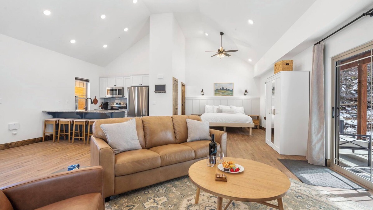Hollister Cabin | Cozy Studio w Vaulted Ceilings-Free Attraction Tix-Cmty Indoor Pool-Peaceful Pvt Views-Hot Tub