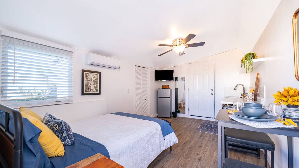 Sky Lake Apartment | Cozy Studio w/WiFi, AC & Private Entry – Easy Access, Near Airport & Shops