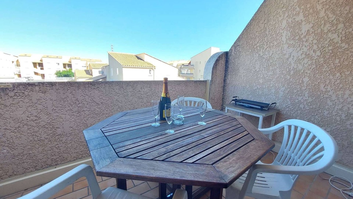 Marseillan Plage Apartment | Cozy Studio with Pool Access, Terrace, and Parking - Pet Friendly!