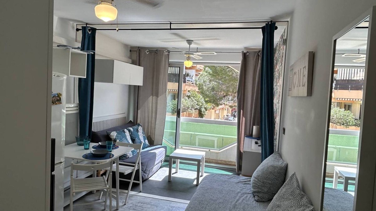 La Faviere Apartment | Cozy Studio with A/C, Loggia, Near Beach & Shops, Private Parking - Bormes-les-Mimosas