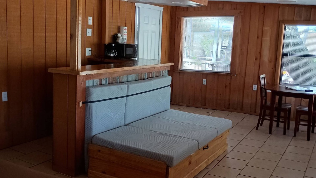 Mayo Apartment | Cozy studio with AC, fitness room, WiFi in charming Mayo