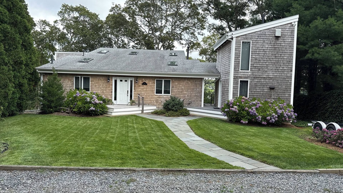 Vineyard Haven Apartment | Cozy studio with AC,WiFi, full kitchen, private entry great for couples vacation