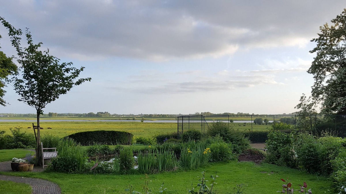 Elst Bed & Breakfast | Cozy studio with jacuzzi and beautiful view
