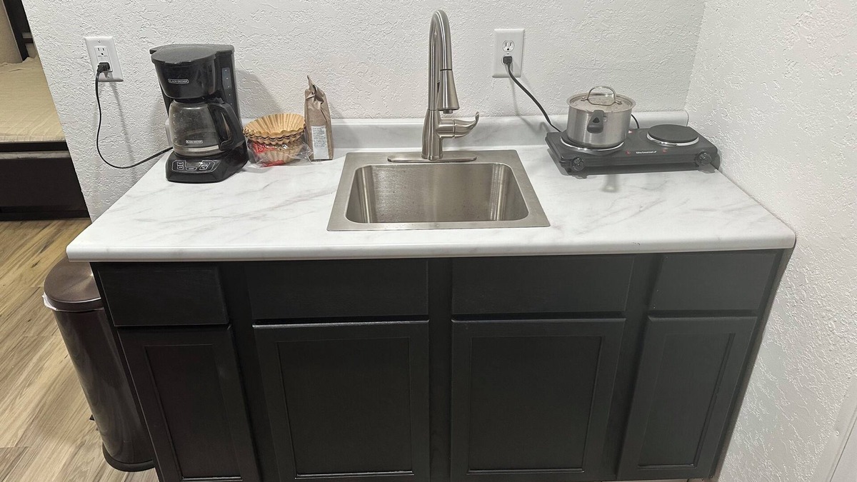 Carter Lake Apartment | Cozy studio with WiFi, fitness room in charming Carter Lake