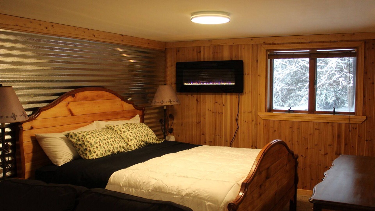Springfield Apartment | Cozy studio with WiFi and fitness room in Springfield. Close to Okemo and Magic.