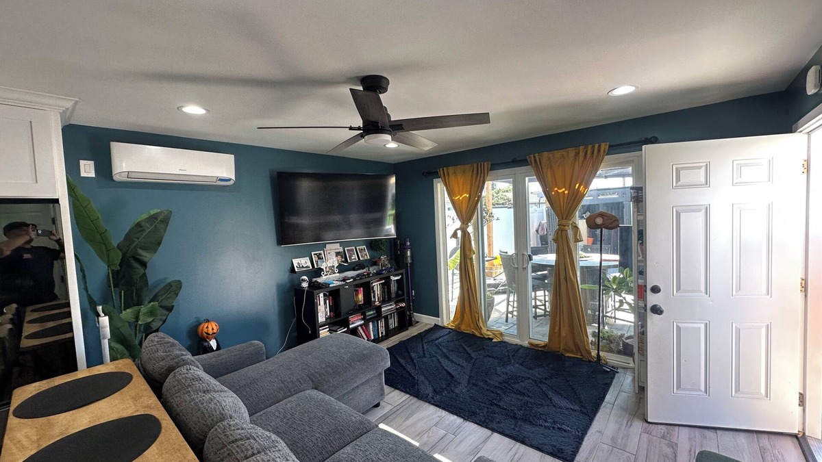 Bellflower Apartment | Cozy studio with WiFi and AC in nice Bellflower