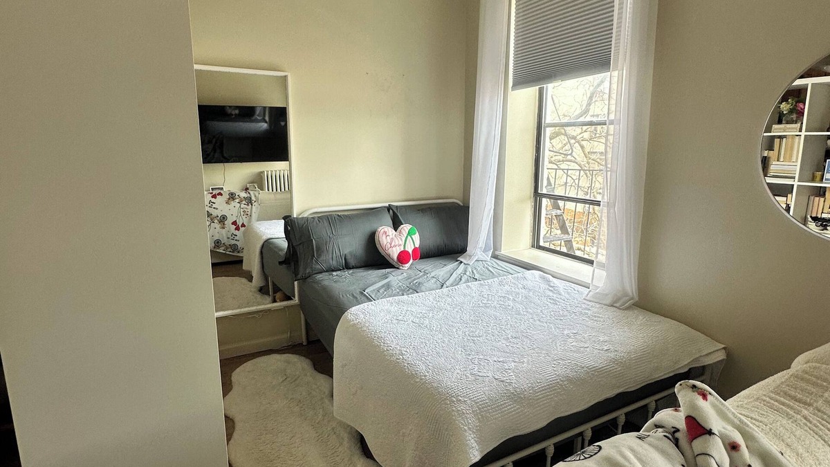 Mapleton Apartment | Cozy studio with WiFi and AC in Brooklyn just steps from N train
