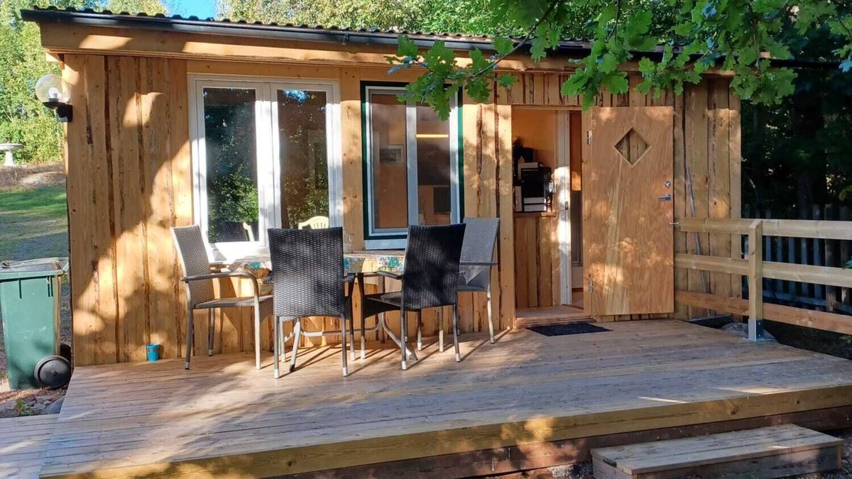 Hultsfred Cabin | Cozy Stuga in the forest with lake view, close to Astrid Lindgren's World