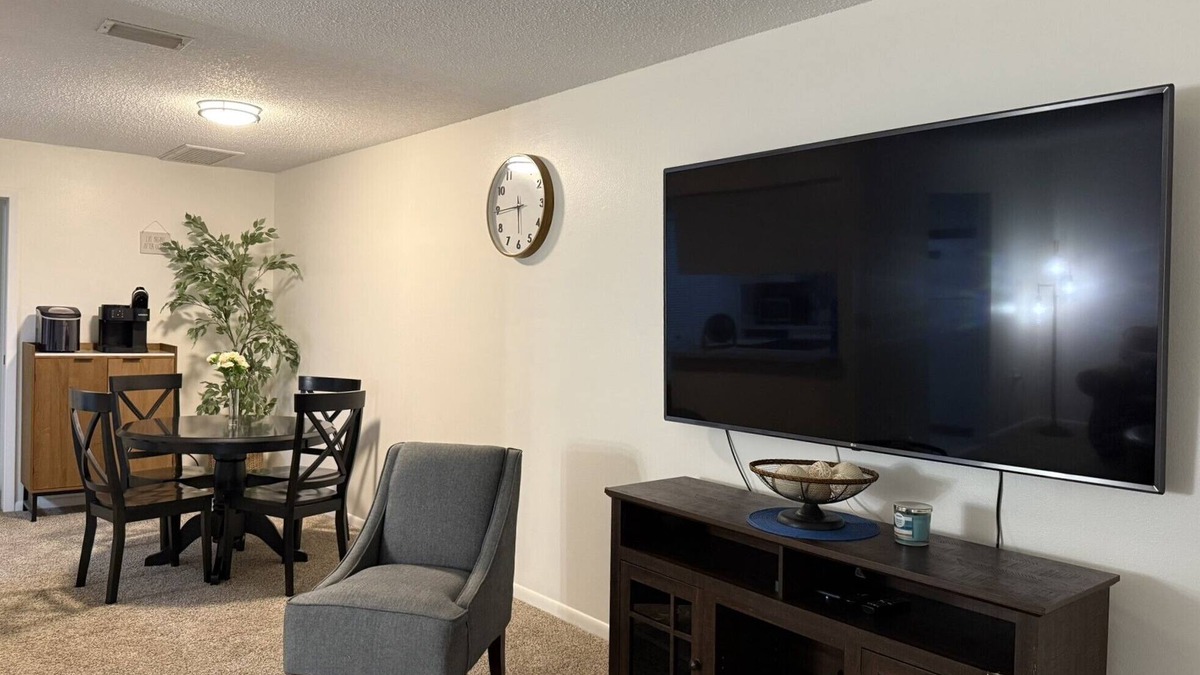 Sun 'N Lake Villa | Cozy & Stylish 1-Bedroom Retreat in Sebring, FL