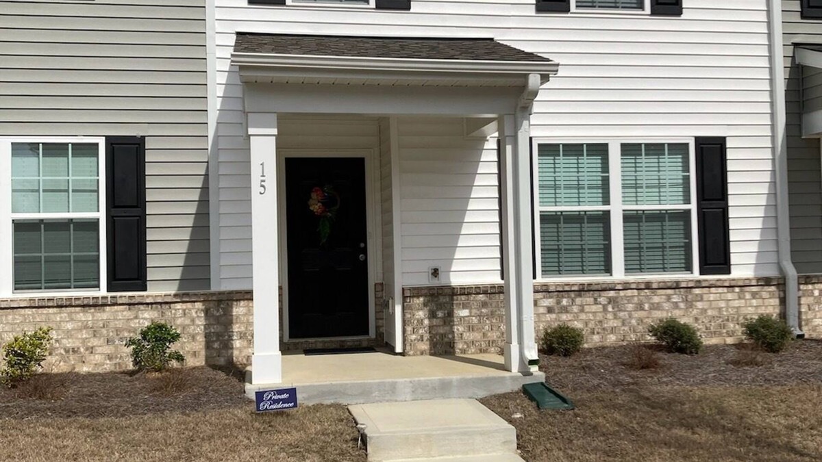 Kipling House | Cozy Stylish 1 Room at New Townhome in Welcoming Fuquay Varina with WiFi, Desk