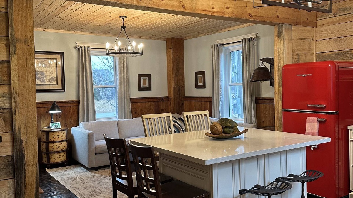Oro-Medonte Ski Chalet | Cozy, stylish, century home located just steps from Mount St Louis ski hill!