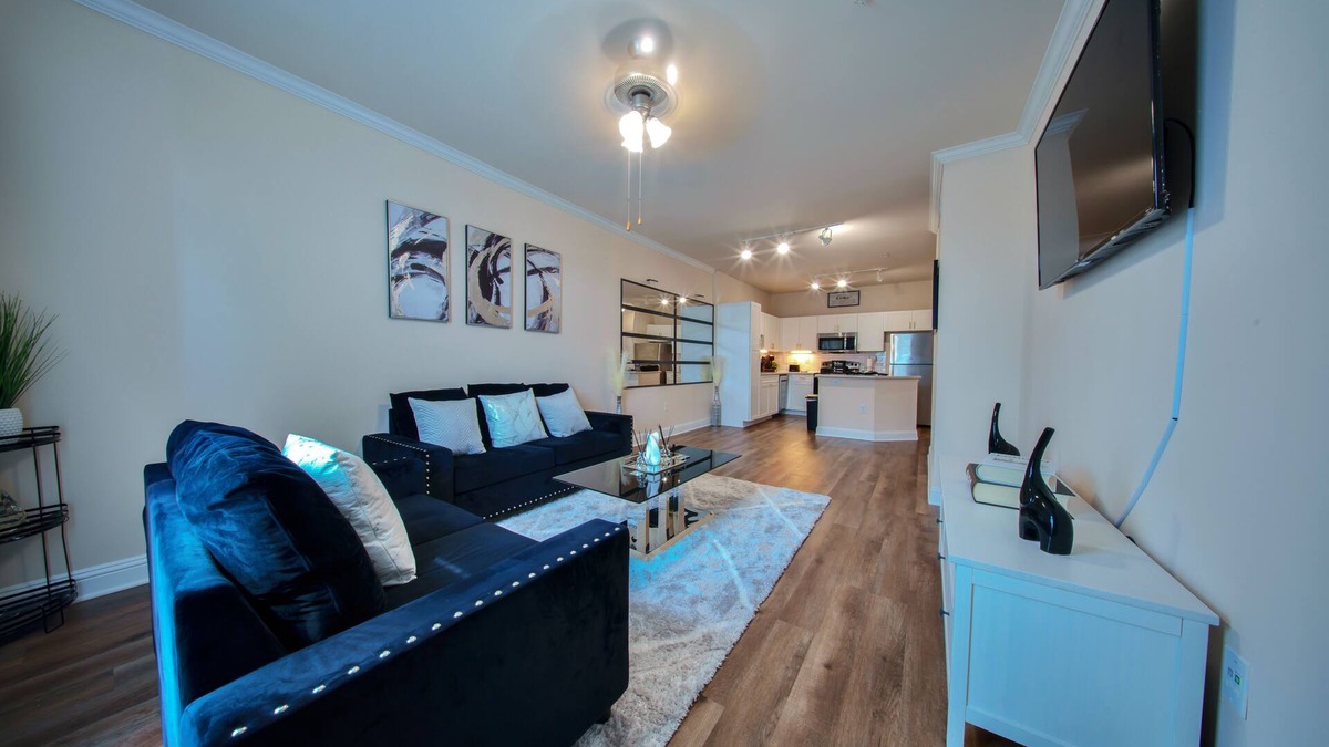 Houston Apartment | Cozy & Stylish Stay With Great Amenities