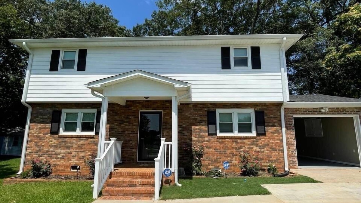 Drayton House | Cozy suburban home only 5 mins from downtown Spartanburg.