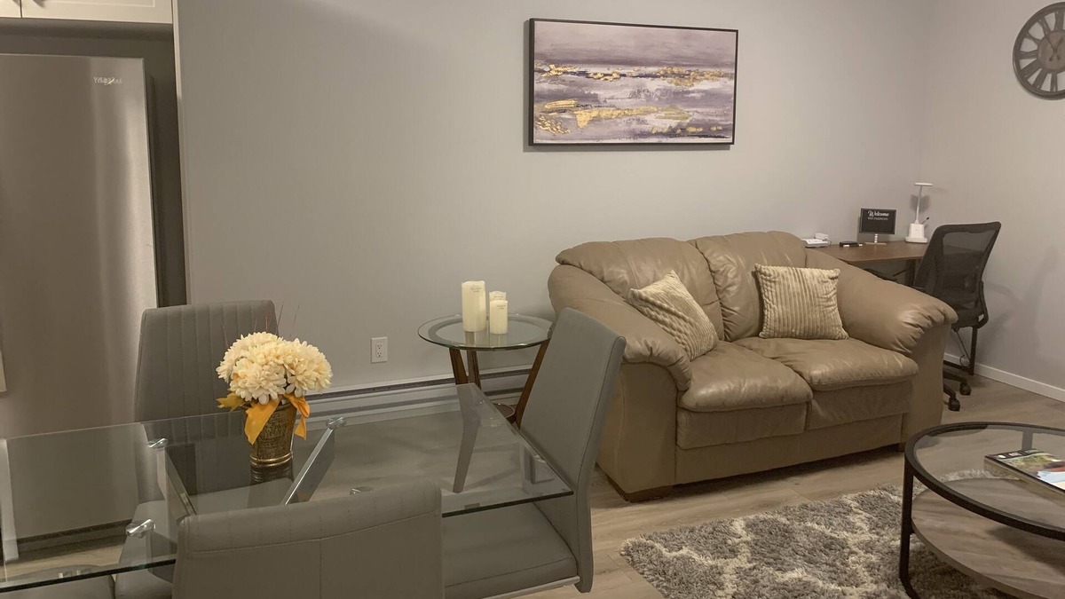 Saskatoon House | Cozy suite in Saskatoon. Near attractions. Free parking. Self-check-in.