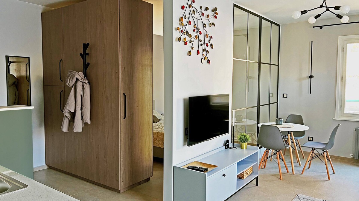 Sofia Apartment | Cozy suite near Eagle’s Bridge