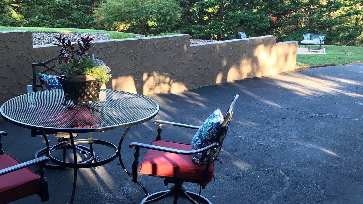 Hickory Apartment | Cozy Suite on Cedars 1300sq ft (ONE LEVEL)