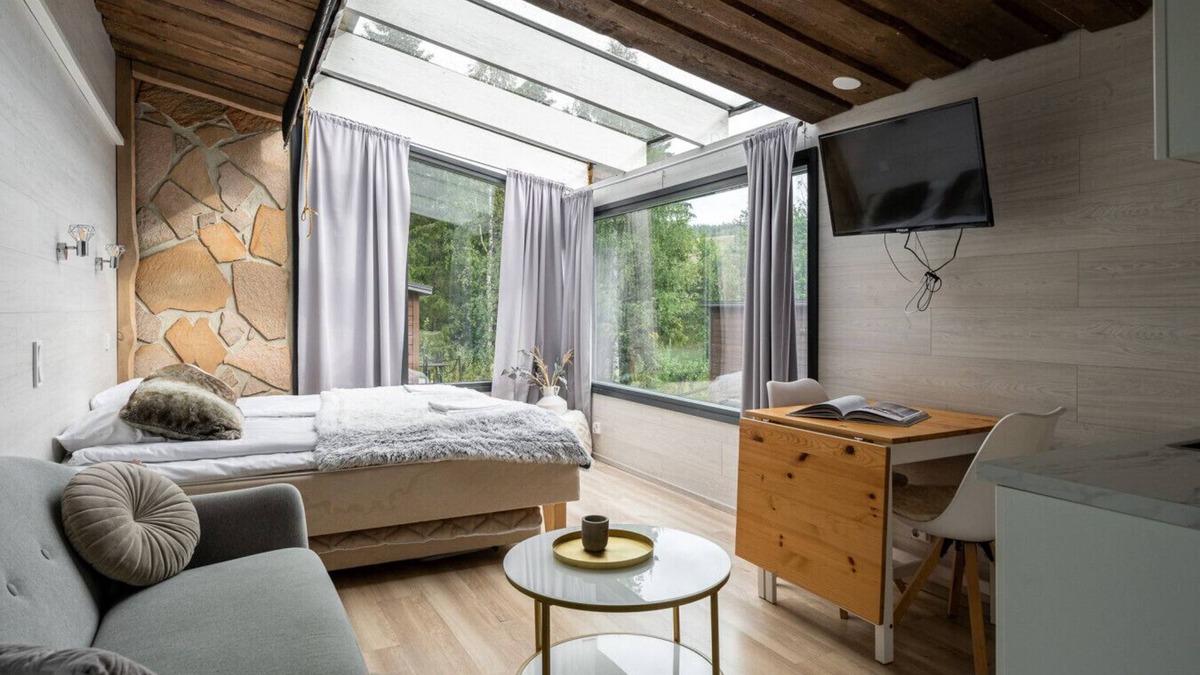 Jamsa Cabin | Cozy Suite on Himosranta with Lake Views & Hot Tub