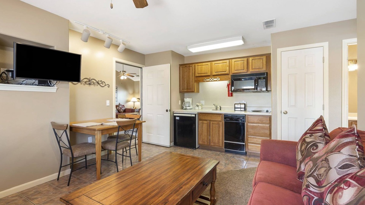 Branson West Condo | Cozy Suite with Kitchenette at Relaxing StoneBridge Village